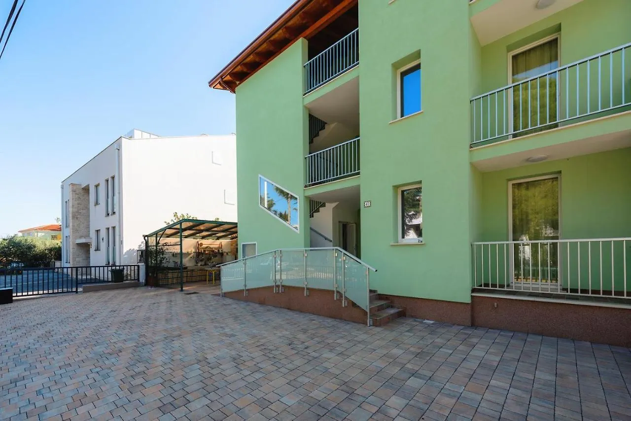 Andrea House With Apartments Umag