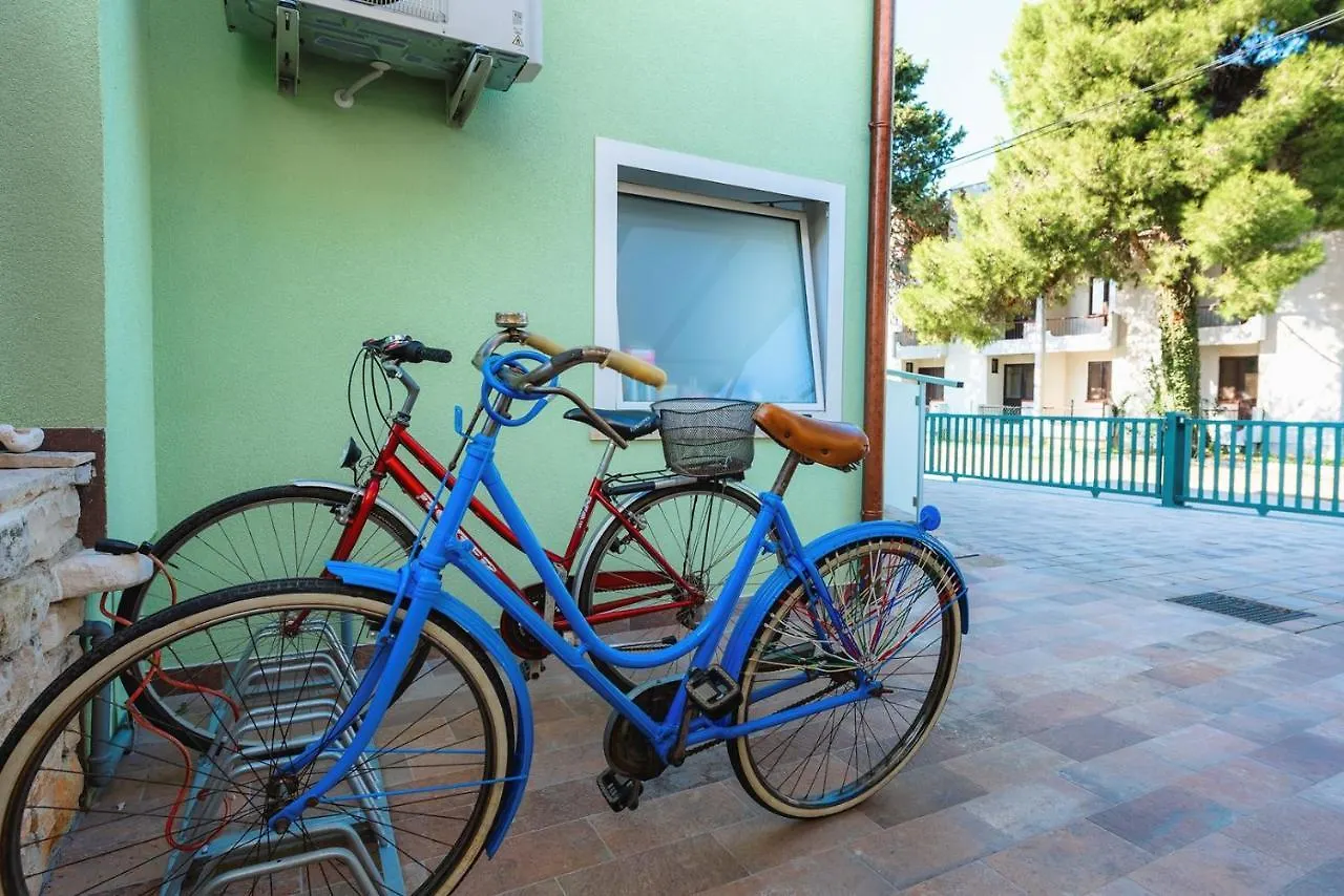 Andrea House With Apartments Umag