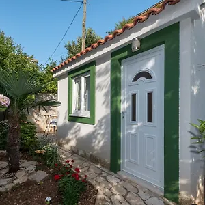 mito-rooms-and-apartments.hotels-in-trogir.com/