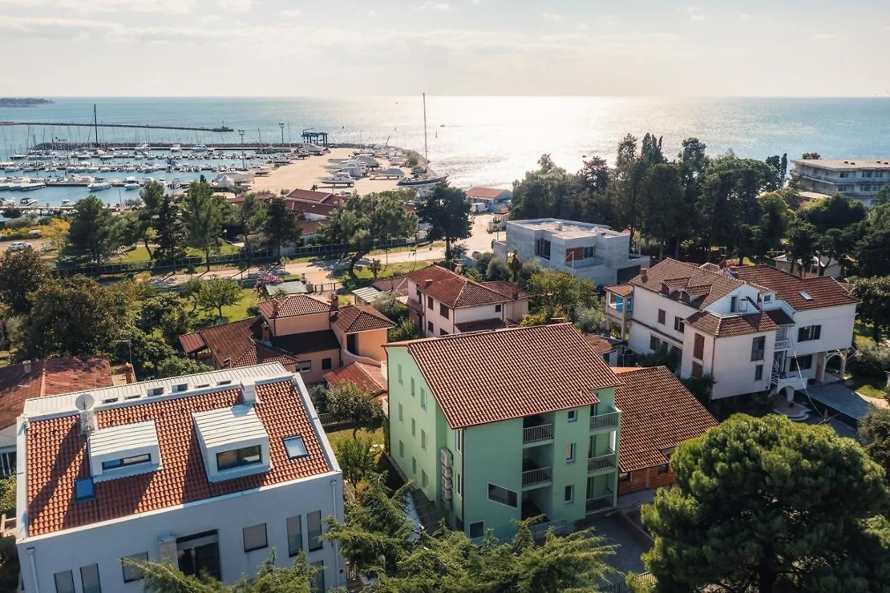 Andrea House With Apartments Umag