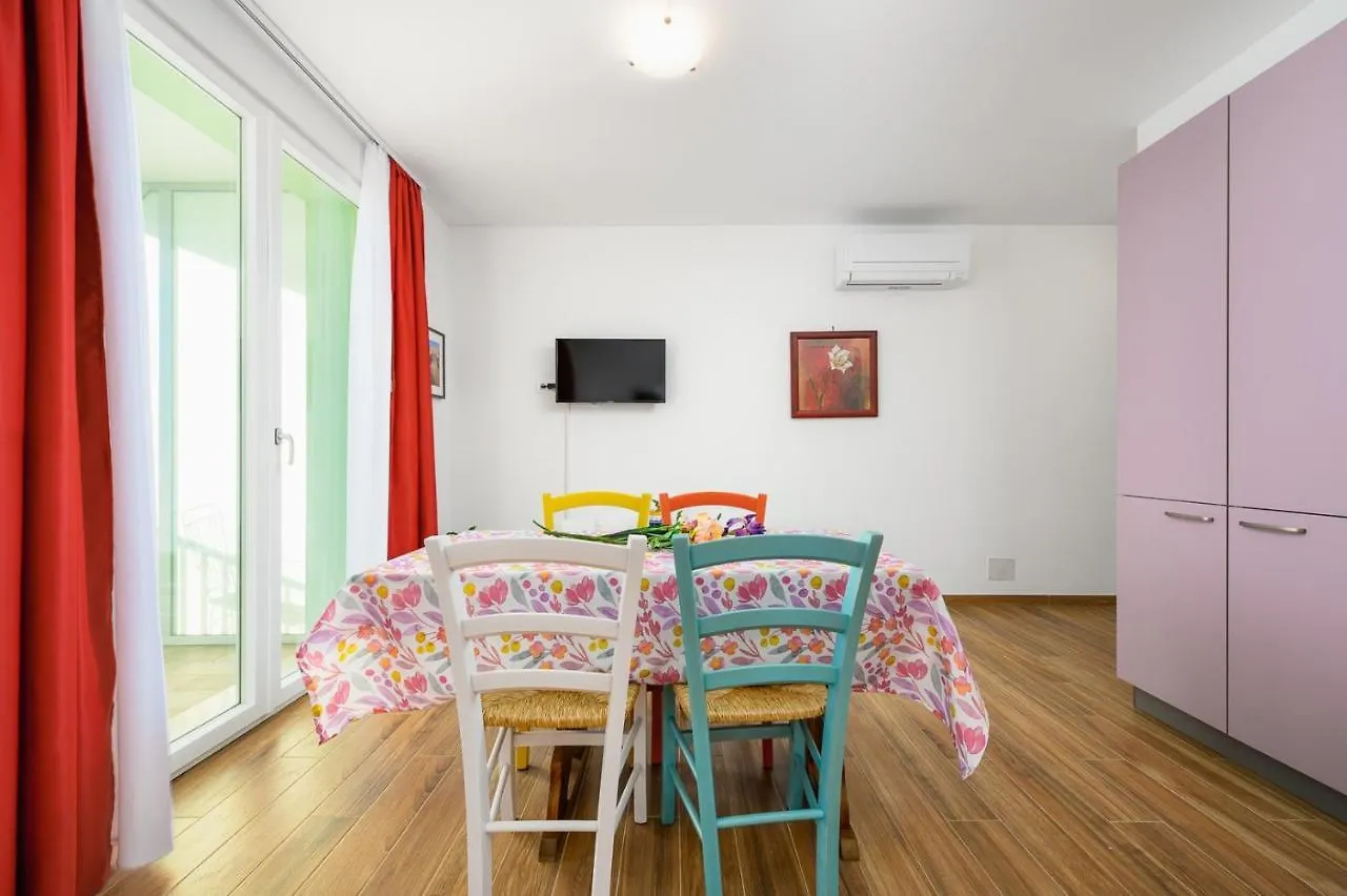 Andrea House With Apartments Umag Guest house