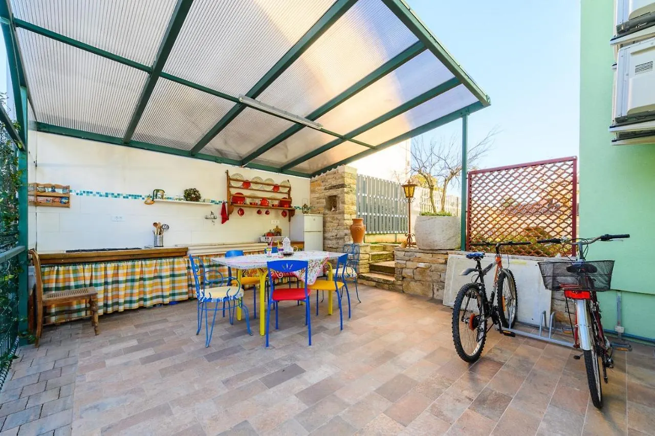 Andrea House With Apartments Umag Guest house