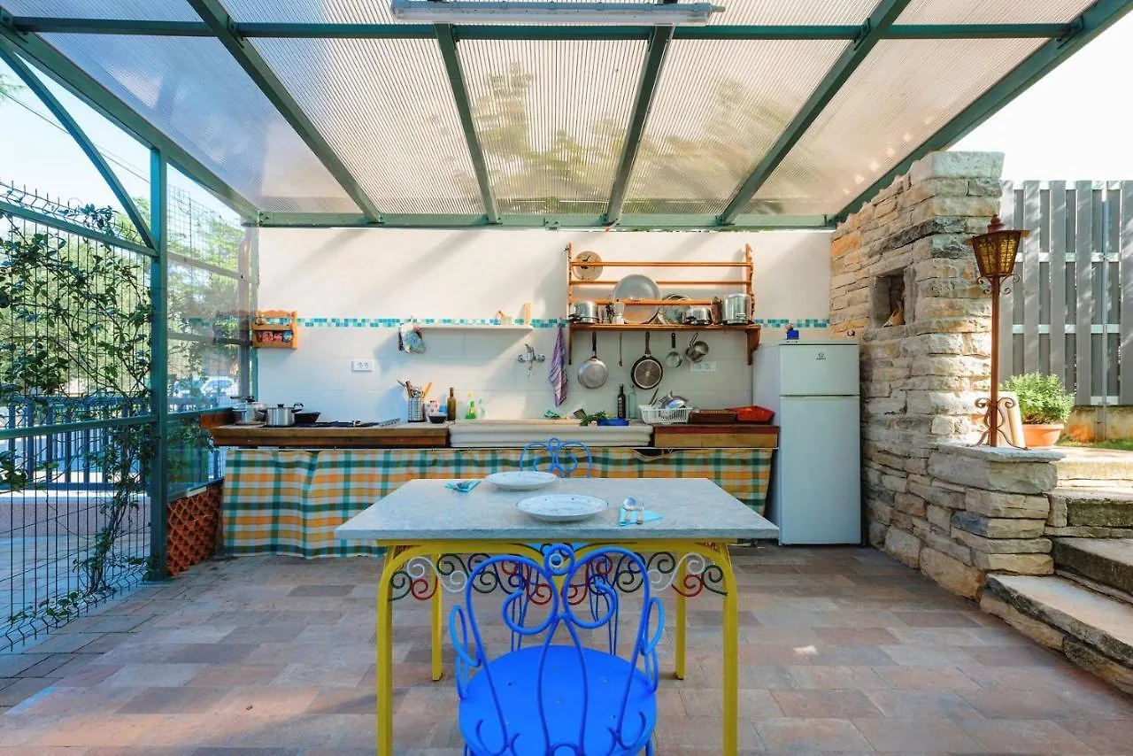 Andrea House With Apartments Umag Guest house