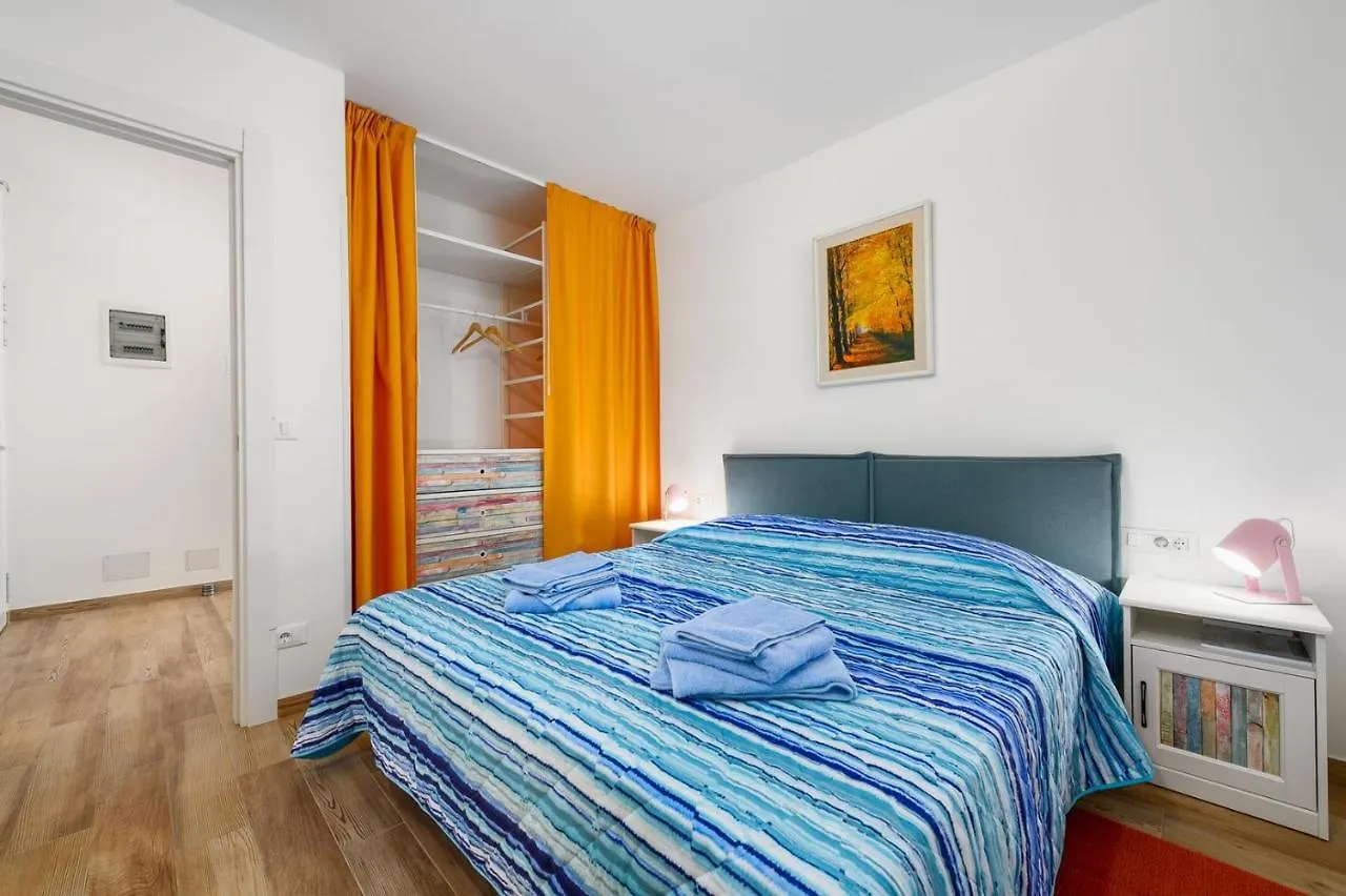 Andrea House With Apartments Umag Guest house