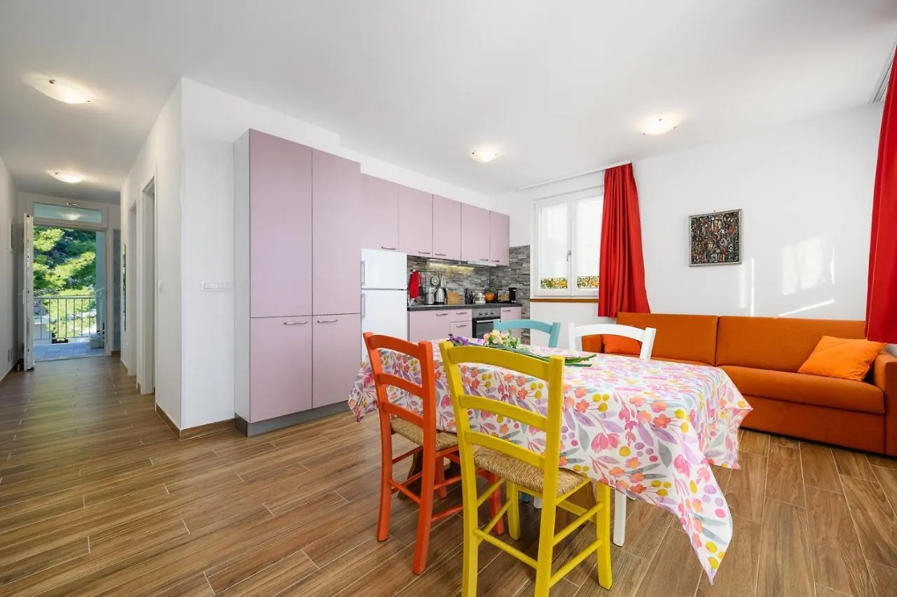 Andrea House With Apartments Umag