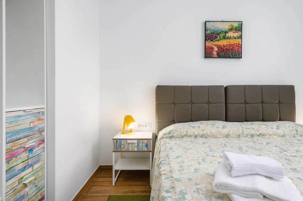 Andrea House With Apartments Umag