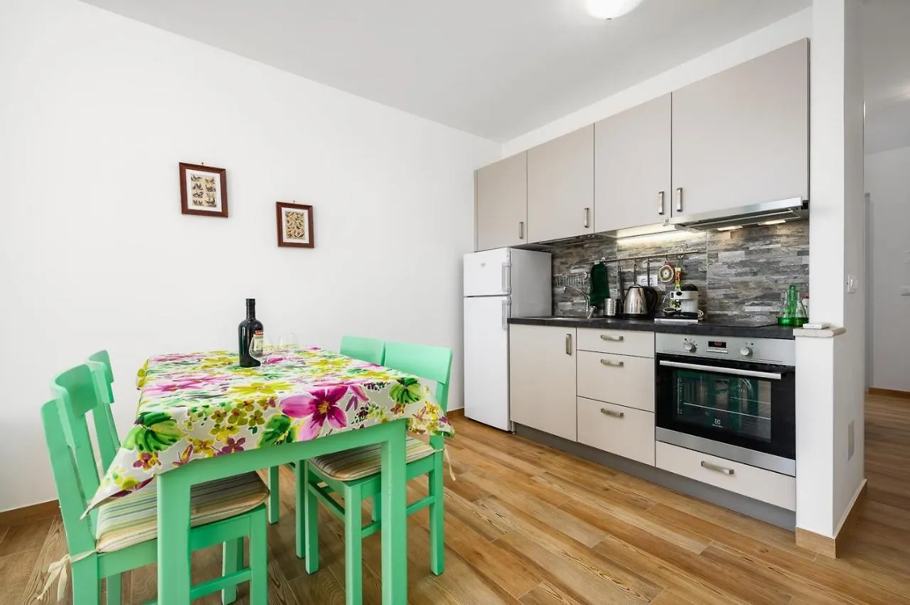 Andrea House With Apartments Umag Croatia
