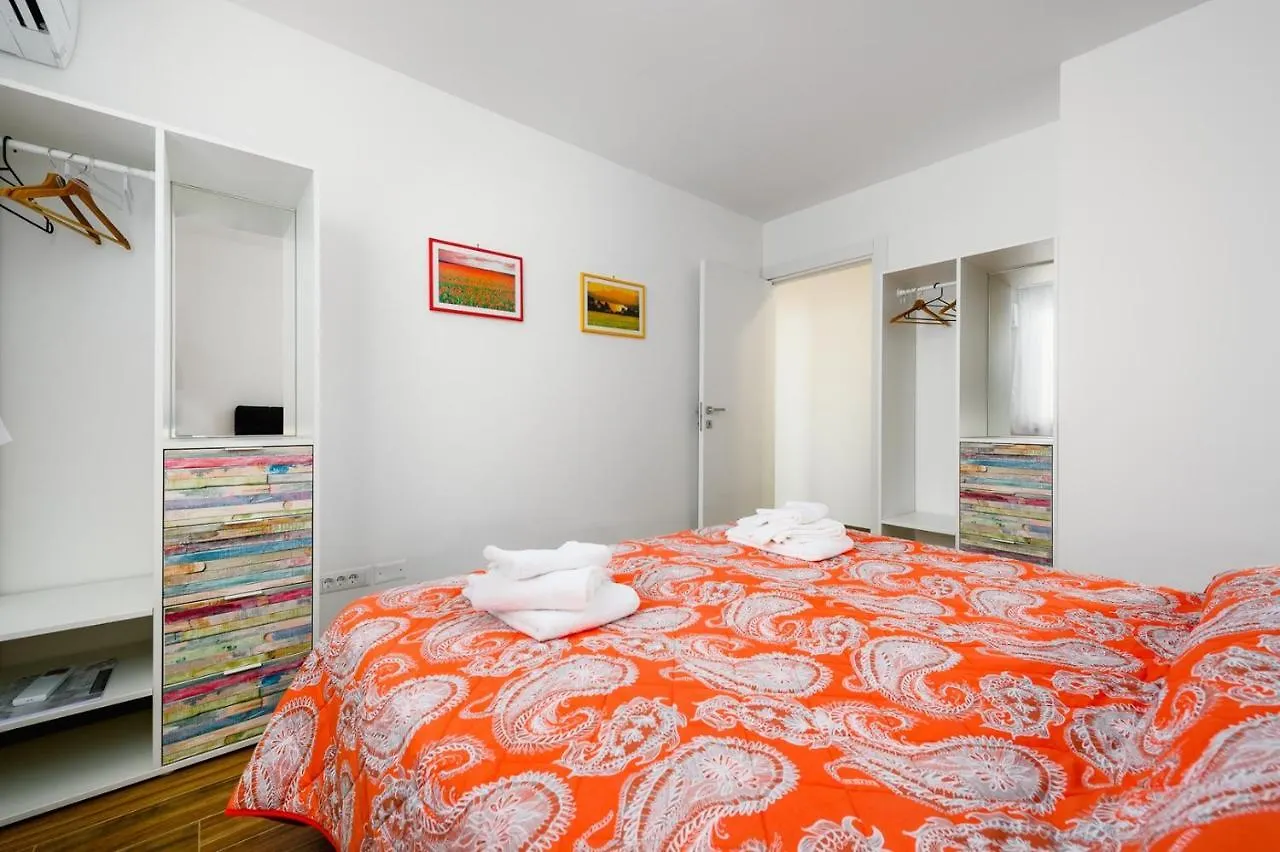 Andrea House With Apartments Umag Croatia