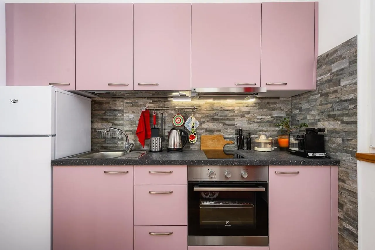 Andrea House With Apartments Umag Guest house