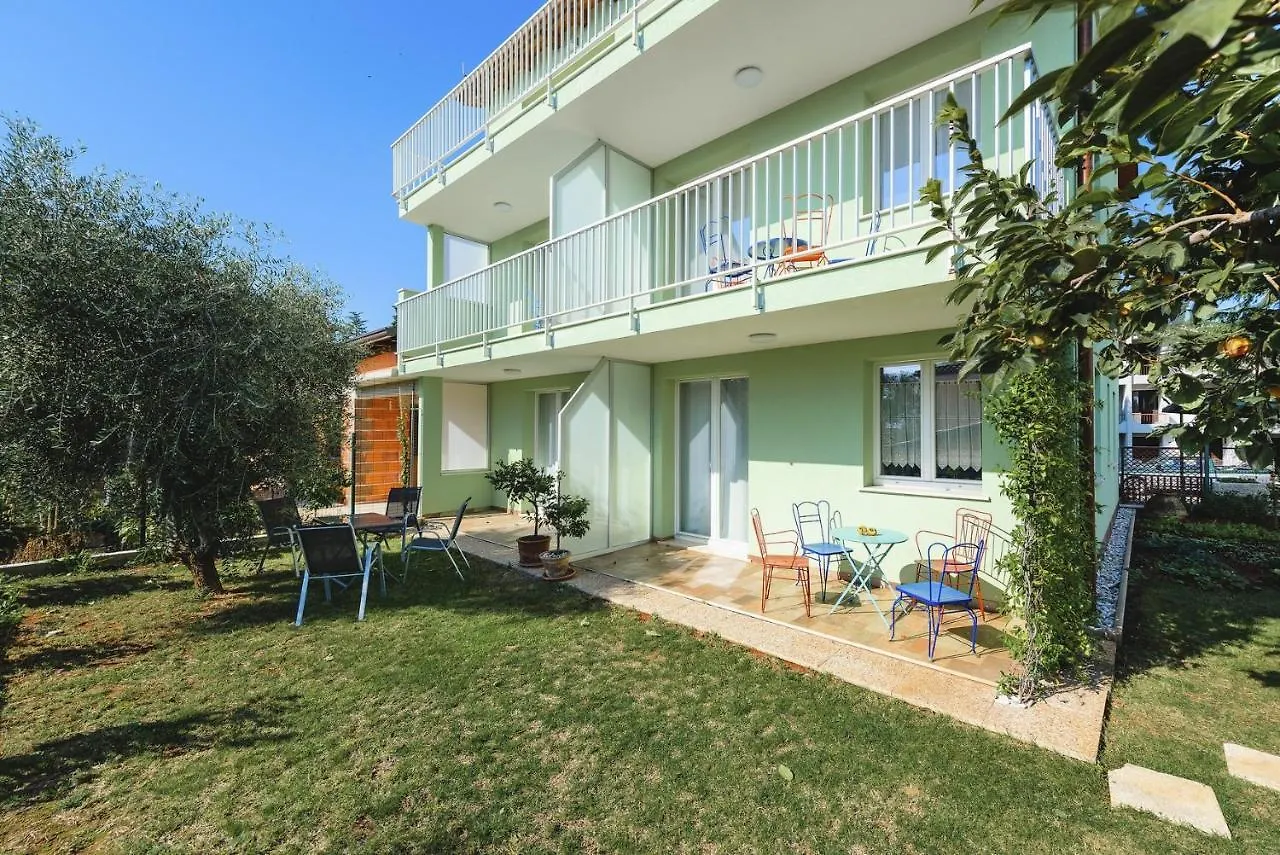 Andrea House With Apartments Umag Guest house